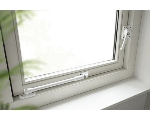 Raam met raamhendel en kiepbegrenzer