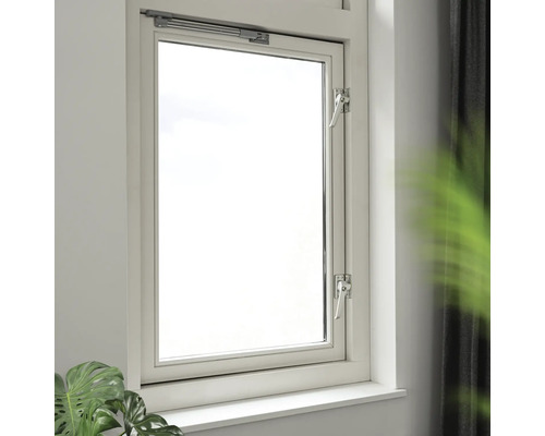 Raam met raamkruk en vensterbank