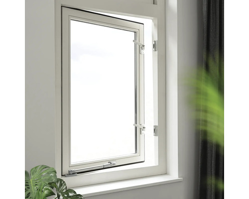 Gekanteld wit raam met raambeslag