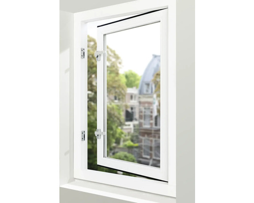 Geopend, wit kunststof kozijn met raambeslag