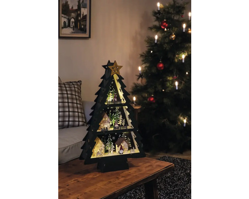 Decoratieve houten kerstboom met verlichting op een tafel