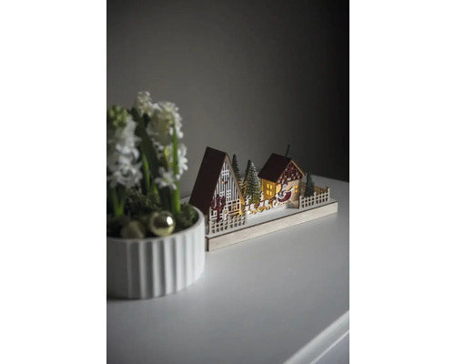 Decoratieve kerstscène met huizen, bomen en de slee van de kerstman
