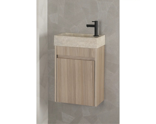 Wastafel met onderkast, kraan en houten structuur