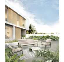 Tuinmeubelset met bank, stoelen en tafel op een terras voor een modern huis