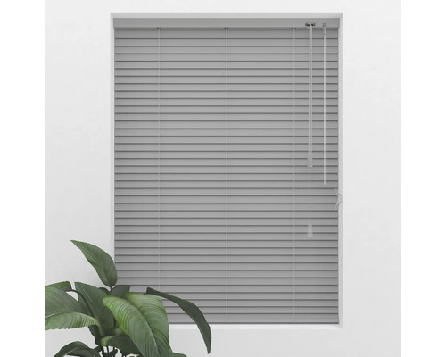 Grijze jaloezie voor een raam voor lichtregeling en privacy