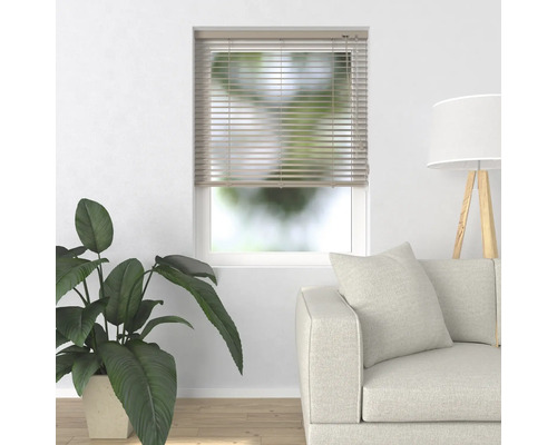 Scene met raamjaloezie in een woonkamer