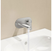 Wandkraan met kraan boven een wastafel