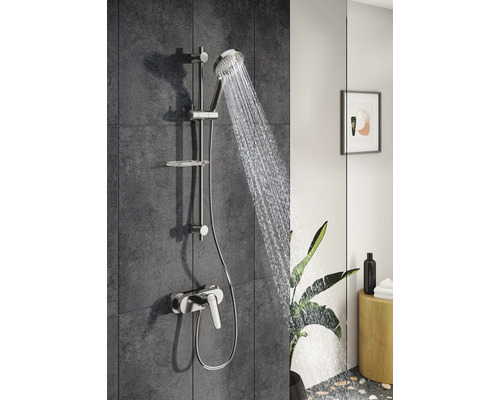 Douchearmatuur met glijstang en stromend water