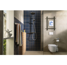 Moderne badkamer met douche, toilet en wastafel