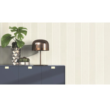 Decoratief behang met streepjesmotief in interieur