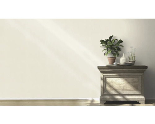 Decoratieve compositie met planten op een dressoir