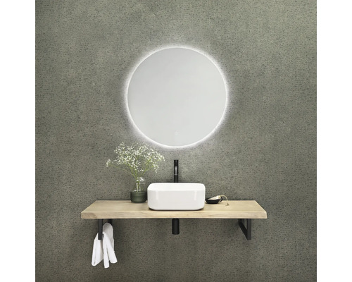 Badkamerontwerp met ronde spiegel met verlichting, opzetwastafel en houten tafel