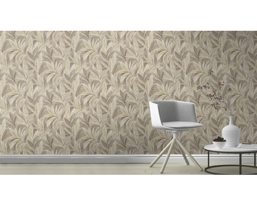 Scene met behang met bladerpatroon, stoel en tafel