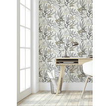 Kantoor met behang met bloemmotief, bureau en stoel