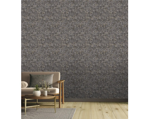 Woonkamer met grijze stenen muur en lichte houten vloer