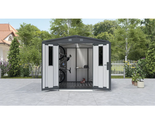 Metalen tuinhuis met open deuren en tuingereedschap binnenin.