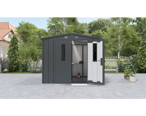 Metalen tuinhuis met open deuren in de tuin