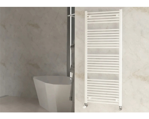 Badkamer met bad en handdoekradiator