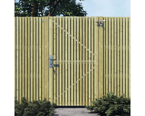 Houten schutting met afsluitbare tuinpoort