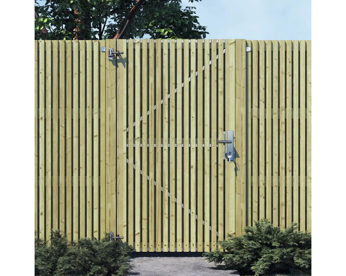 Houten schutting met afsluitbare tuinpoort