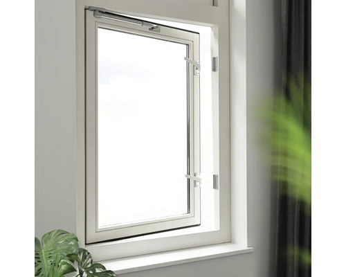 Geopend raam met raambeslag