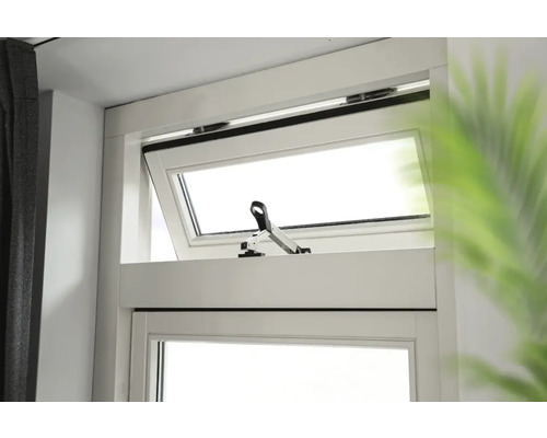 Gekanteld kunststof kozijn met raamhendel