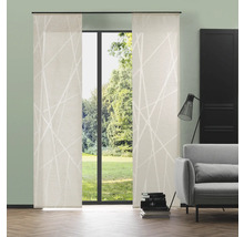 Scene met schuifpanelen voor een raam met uitzicht op groen.