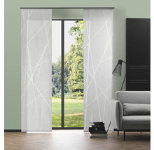 Kamerzicht met schuifgordijnen met een geometrisch patroon.