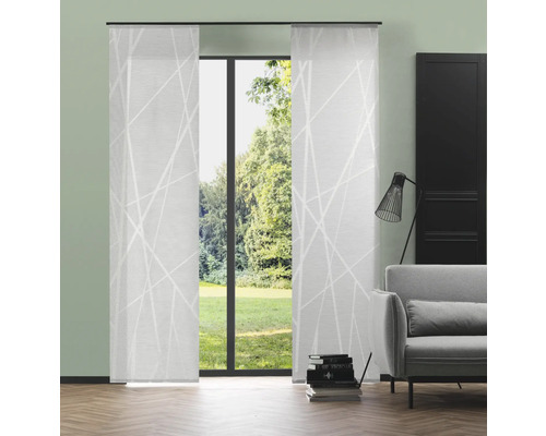 Kamerzicht met schuifgordijnen met een geometrisch patroon.