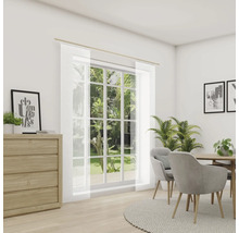 Woonkamer met dressoir, eettafel en transparante schuifgordijnen voor een raam