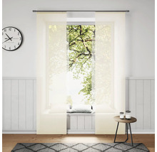 Woonkamer met schuifpaneel, klok, vloerkleed en bijzettafel