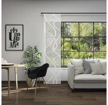 Woonkamer met schuifpaneel, tafel, stoel en bank