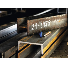 Stalen balken met markering en stift
