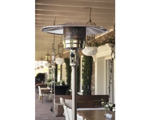 Terrasverwarmer van metaal buitenshuis.