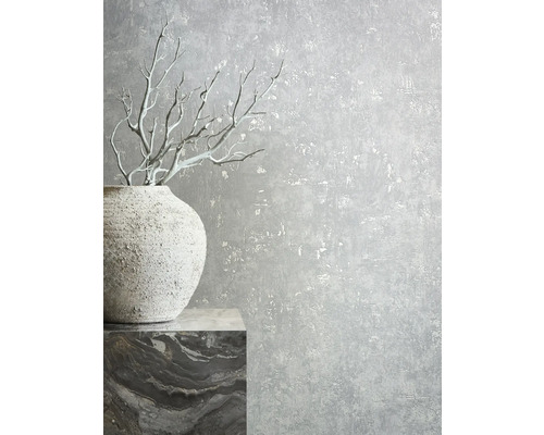 Decoratief behang met patroon, gecombineerd met vaas en decoratie