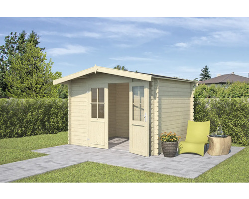 Houten tuinhuis met dubbele deur op een gazon