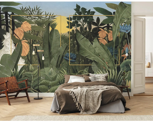 Slaapkamer met junglebehang, bed, stoel en vloerlamp