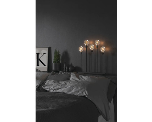 Decoratieve verlichting met vijf gloeilampen in de slaapkamer