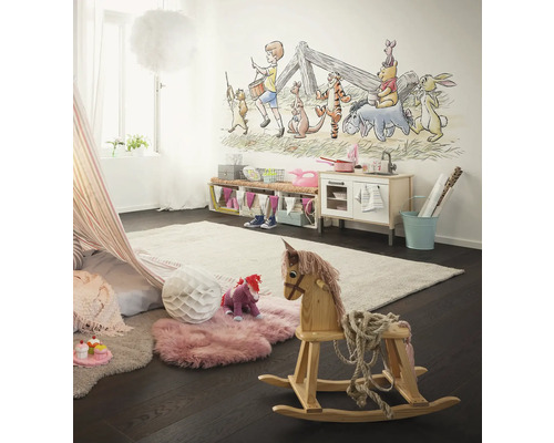 Kinderkamer met speelgoed, vloerkleed en muurschildering