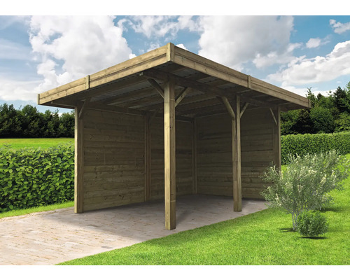 Houten carport in de tuin