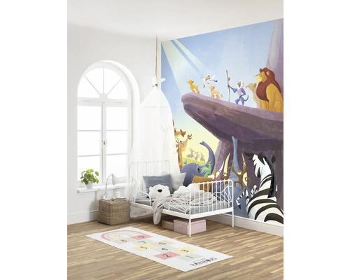 Kinderkamer met muurschildering, kinderbed en speelkleed