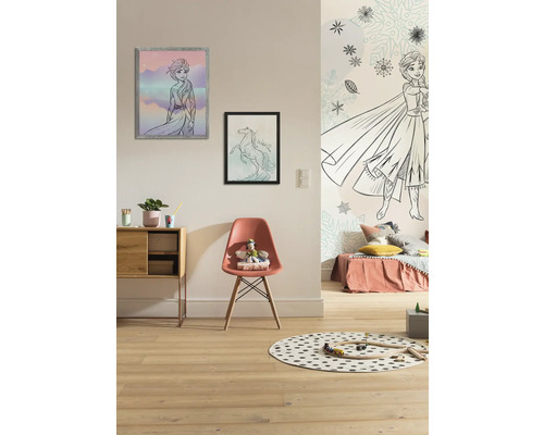 Kinderkamer met meubels, muurafbeeldingen en speelgoed