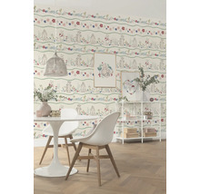 Eetkamer met Winnie de Poeh behang, eettafel en rek