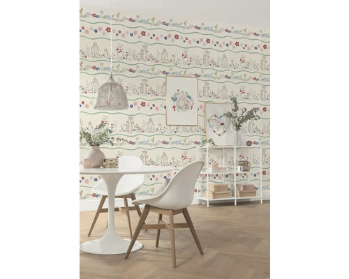 Eetkamer met Winnie de Poeh behang, eettafel en rek