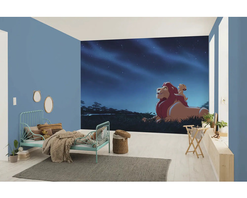 Kinderkamer met muurschildering van Lion King, bed en decoratie