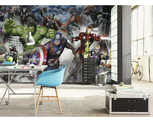 Kamer met Avengers fotobehang, bureau, stoel en opbergkist