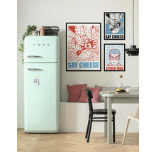 Keukenscène met een Smeg koelkast en Spider-Man posters