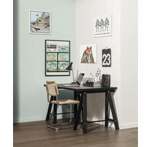 Kantoor met zwart bureau, stoel en Star Wars wanddecoratie