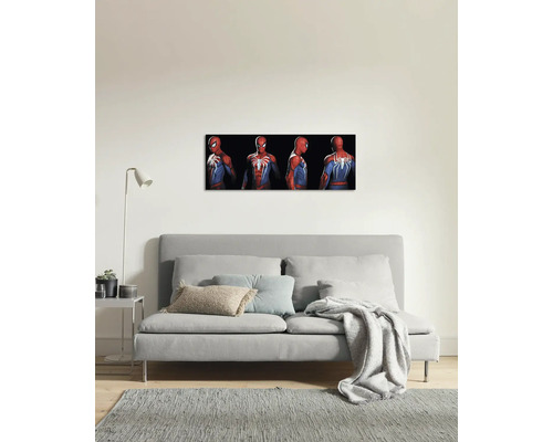 Woonkamer met bank en muurschildering van Spider-Man