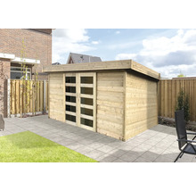 Houten tuinhuis met schuifdeur en plat dak in de buitenruimte